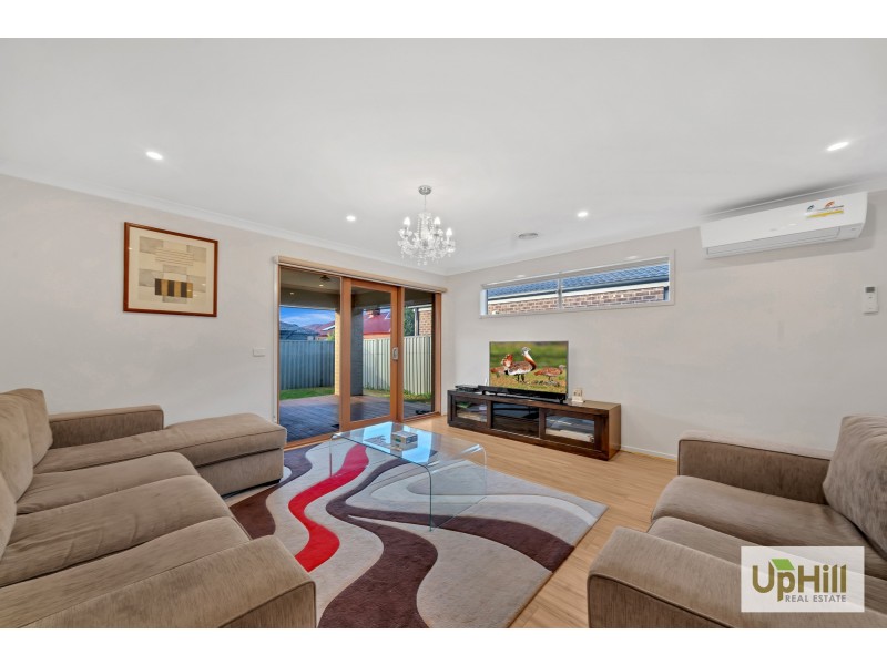 15 Scullin Street, Cranbourne East VIC 3977