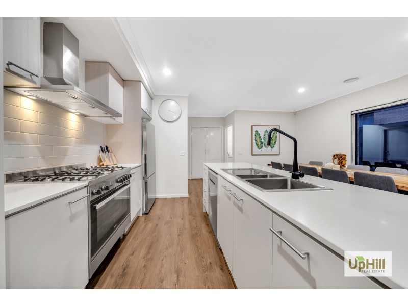 45 Castillo Avenue, Clyde North VIC 3978