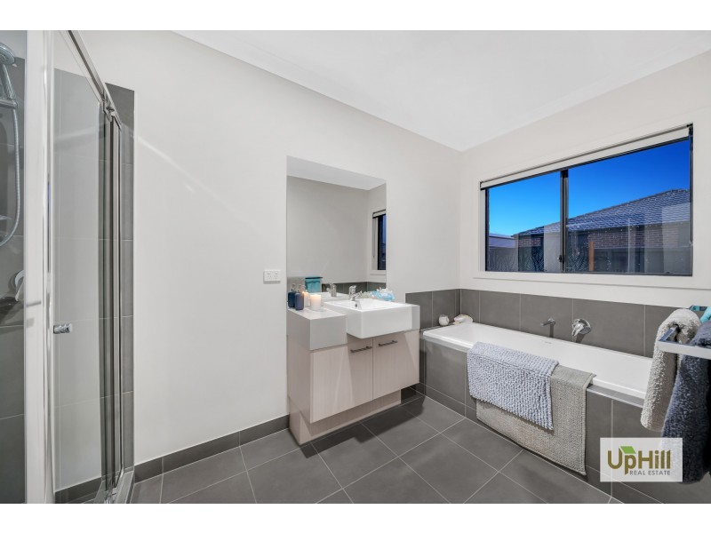 45 Castillo Avenue, Clyde North VIC 3978