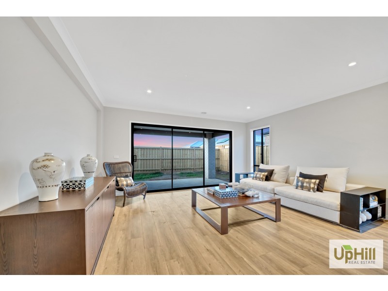 2 LIDORUS PLACE, Clyde VIC 3978