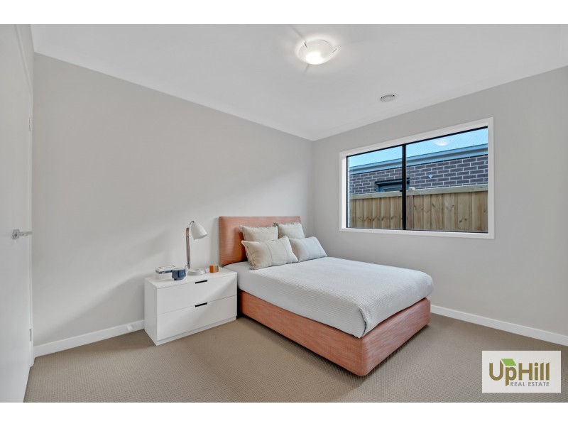 2 LIDORUS PLACE, Clyde VIC 3978