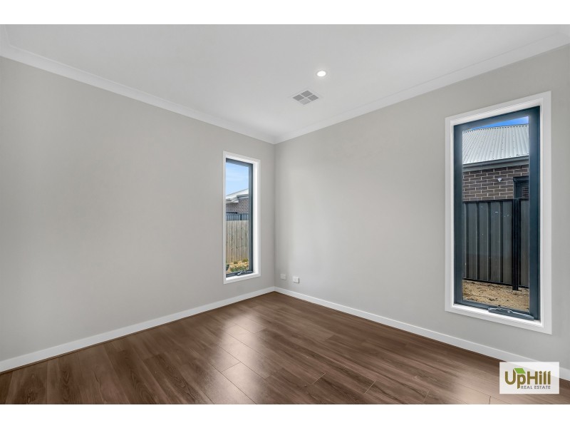 49 WINCHCOMBE WAY, Cranbourne North VIC 3977