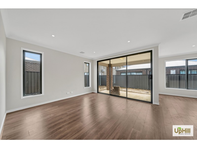 49 WINCHCOMBE WAY, Cranbourne North VIC 3977