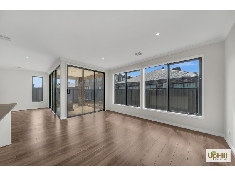 49 WINCHCOMBE WAY, Cranbourne North VIC 3977