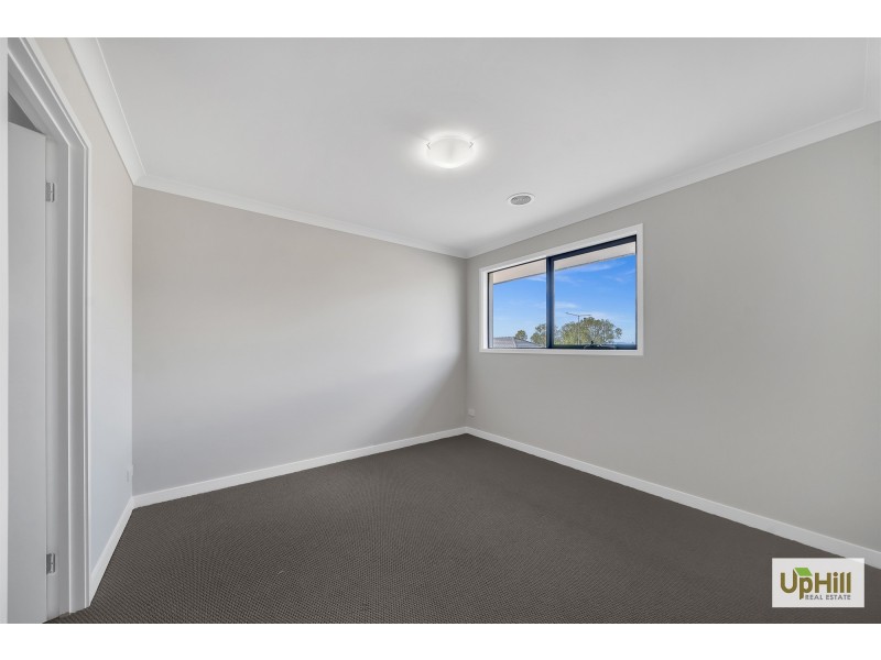 49 WINCHCOMBE WAY, Cranbourne North VIC 3977