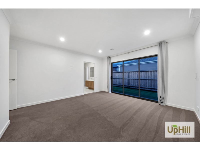 5 Trojan Crescent, Clyde North VIC 3978