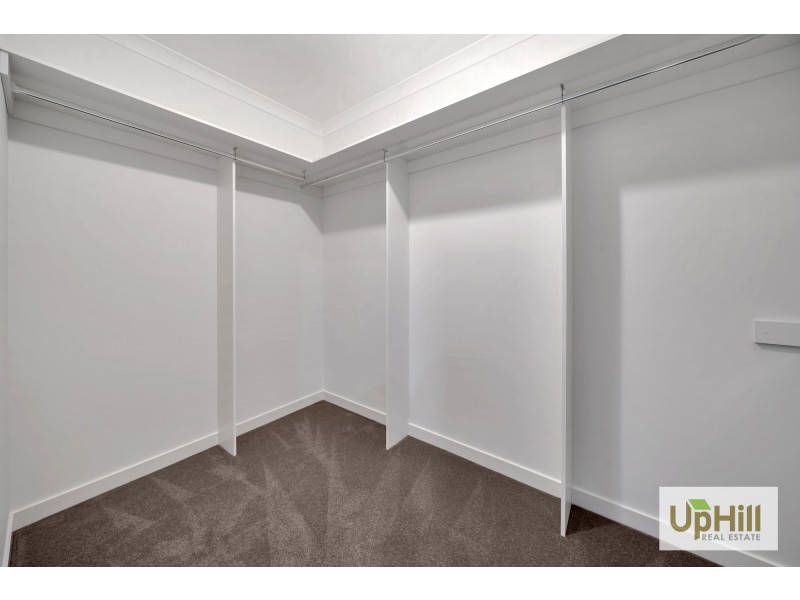 5 Trojan Crescent, Clyde North VIC 3978