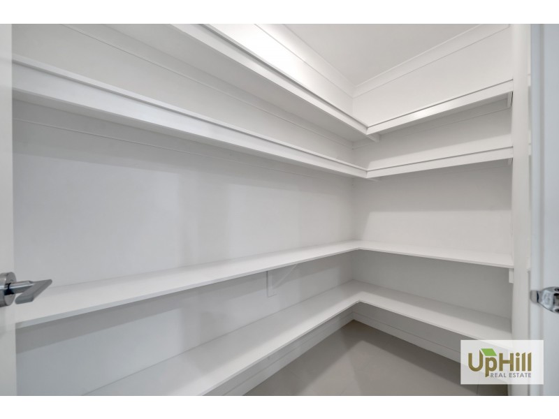 5 Trojan Crescent, Clyde North VIC 3978