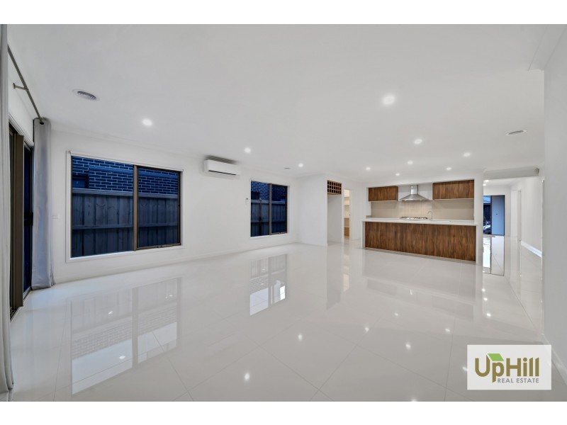 5 Trojan Crescent, Clyde North VIC 3978