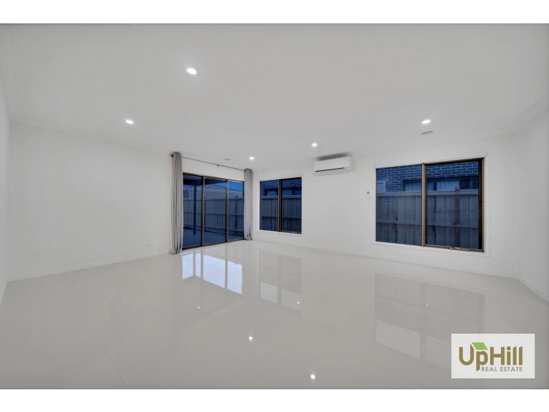 5 Trojan Crescent, Clyde North VIC 3978