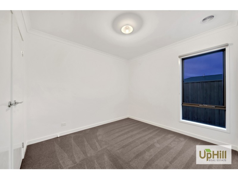 5 Trojan Crescent, Clyde North VIC 3978