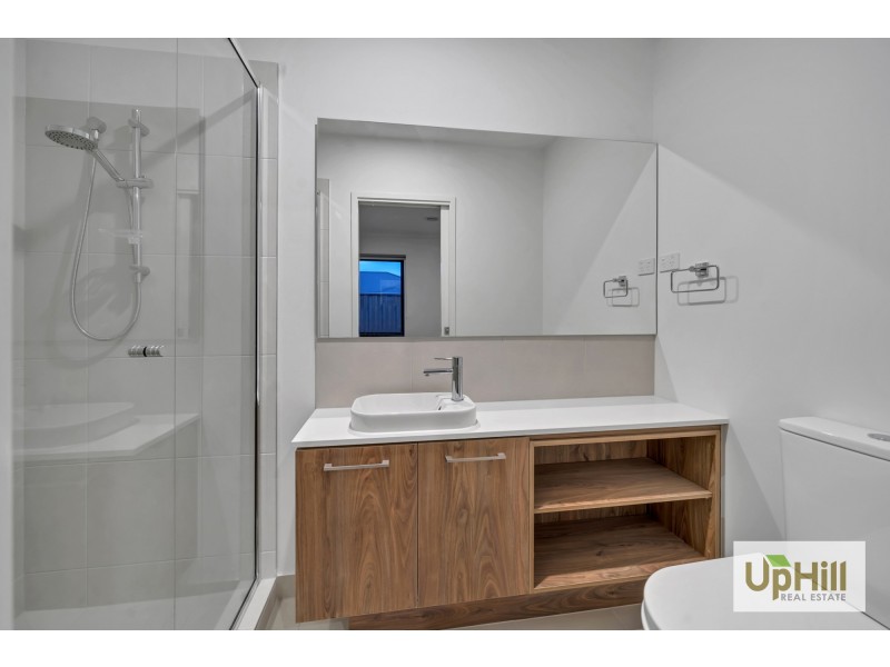 5 Trojan Crescent, Clyde North VIC 3978