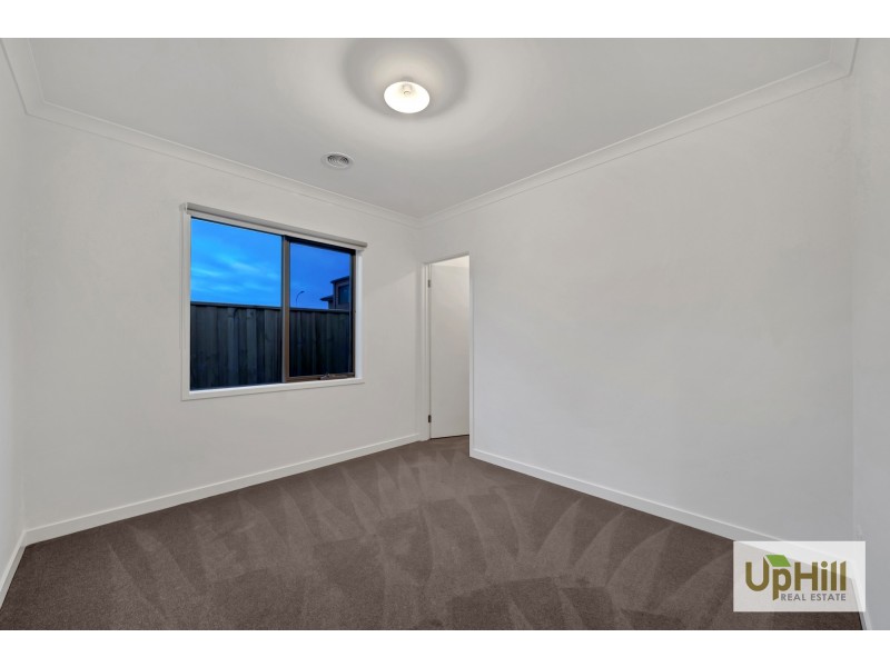 5 Trojan Crescent, Clyde North VIC 3978