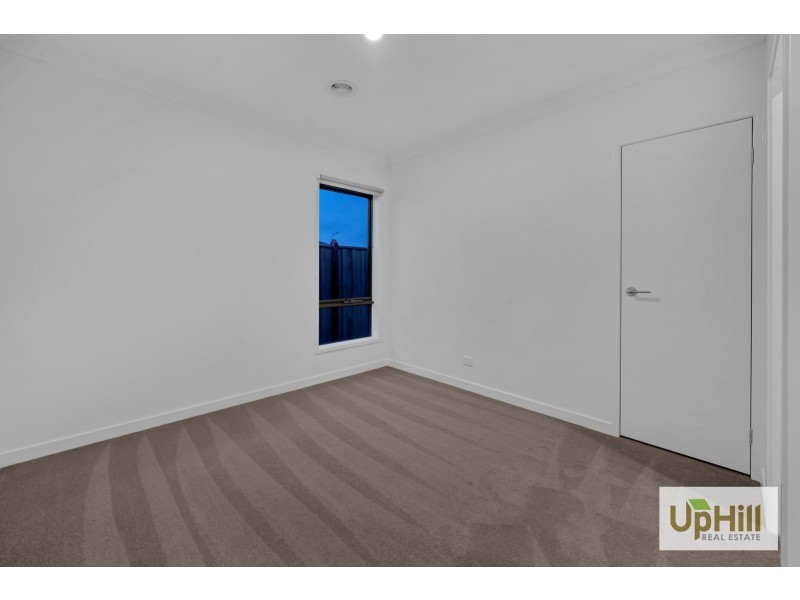 5 Trojan Crescent, Clyde North VIC 3978