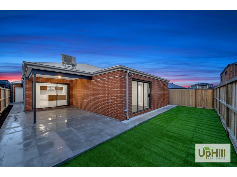 5 Trojan Crescent, Clyde North VIC 3978