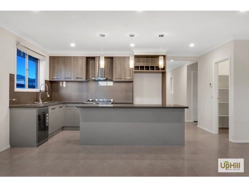 14 MYRTLEFORD AVENUE, Clyde VIC 3978