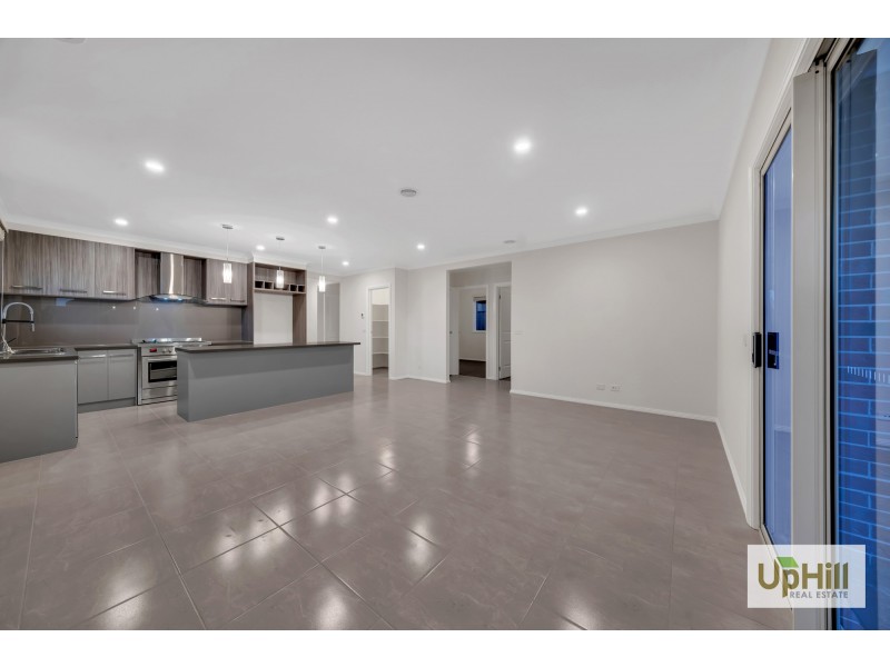 14 MYRTLEFORD AVENUE, Clyde VIC 3978