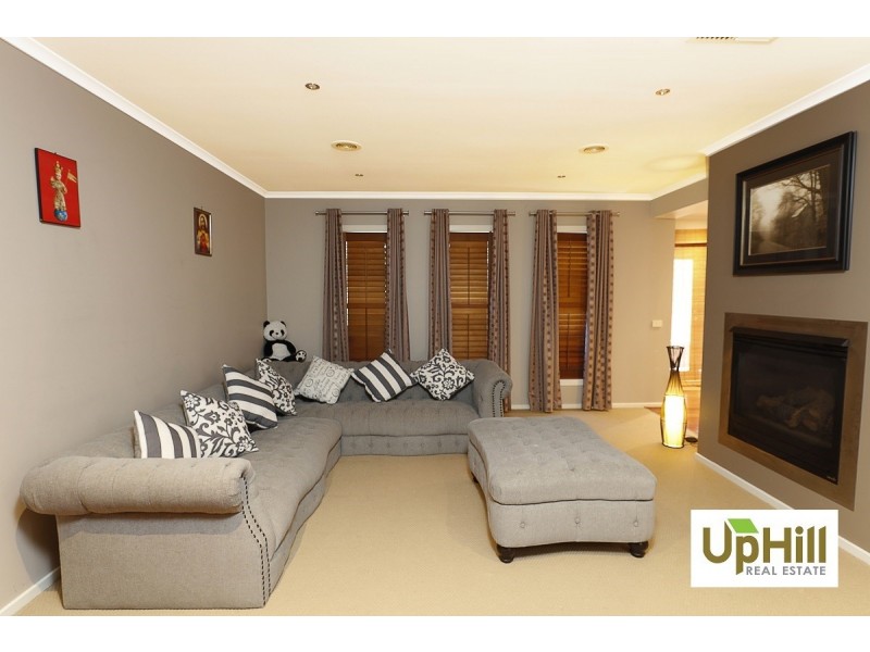 22   Fallingwater Drive, Pakenham VIC 3810