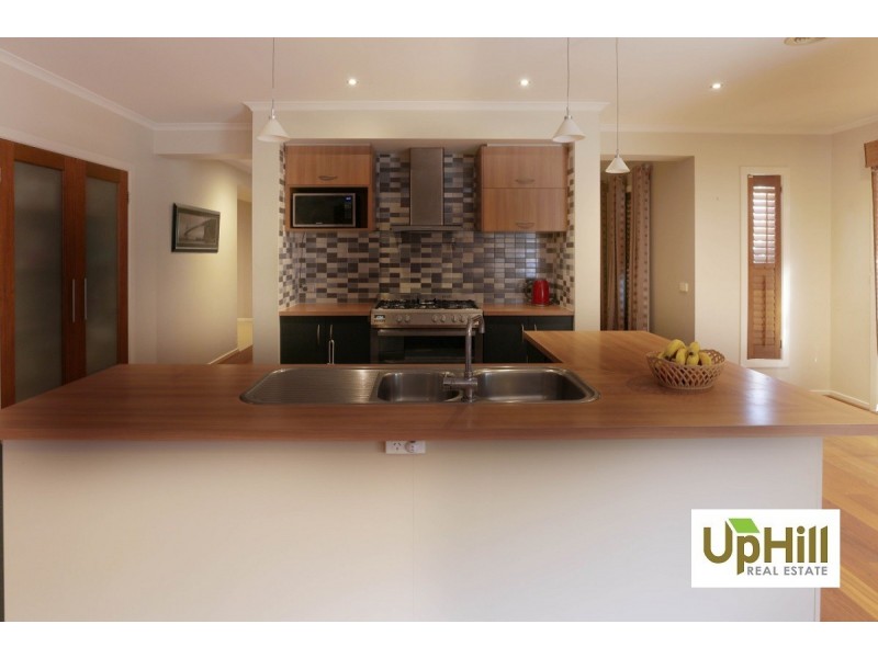 22   Fallingwater Drive, Pakenham VIC 3810