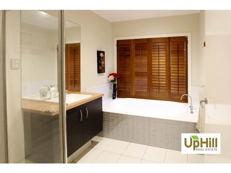 22   Fallingwater Drive, Pakenham VIC 3810