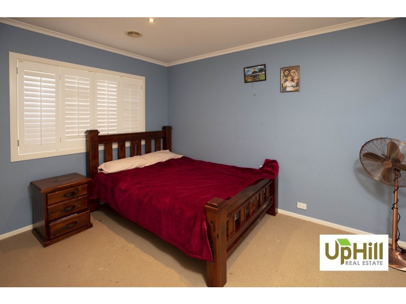 22   Fallingwater Drive, Pakenham VIC 3810