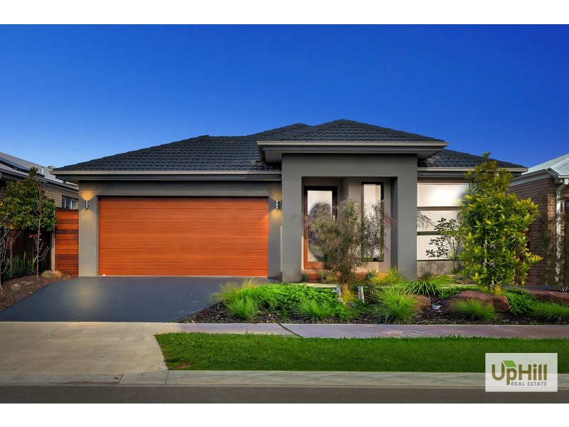 6 Observatory Street, Clyde North VIC 3978