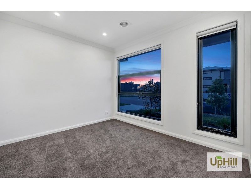 6 Observatory Street, Clyde North VIC 3978