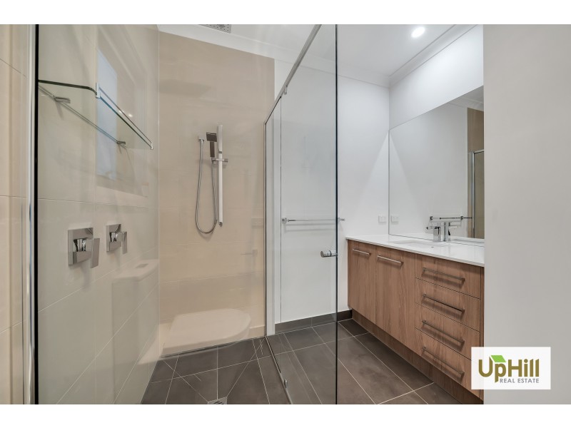 6 Observatory Street, Clyde North VIC 3978