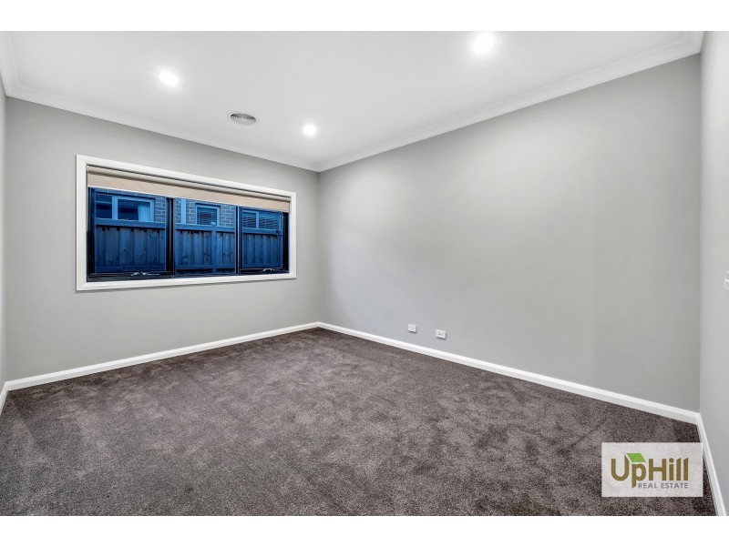 6 Observatory Street, Clyde North VIC 3978