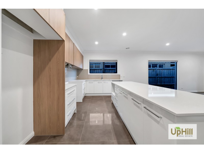 6 Observatory Street, Clyde North VIC 3978