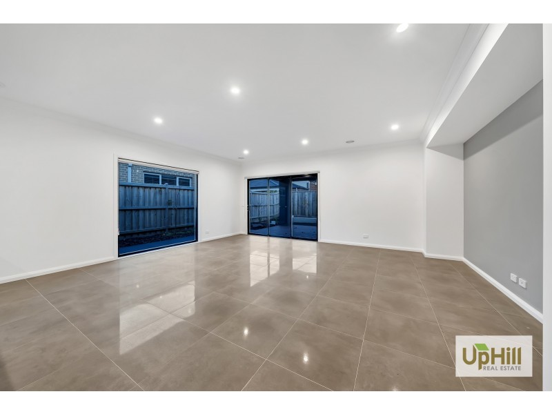 6 Observatory Street, Clyde North VIC 3978