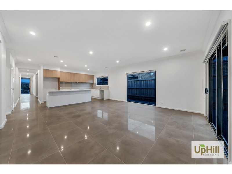 6 Observatory Street, Clyde North VIC 3978