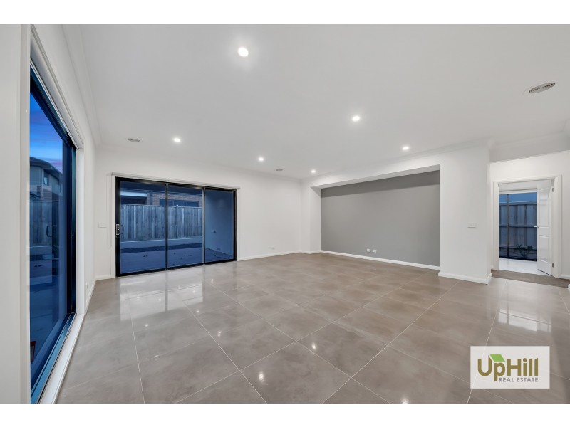 6 Observatory Street, Clyde North VIC 3978