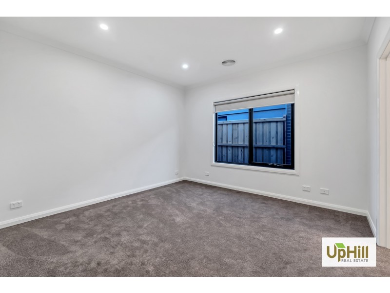6 Observatory Street, Clyde North VIC 3978