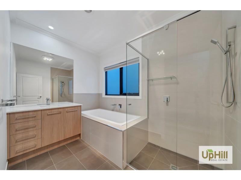 6 Observatory Street, Clyde North VIC 3978