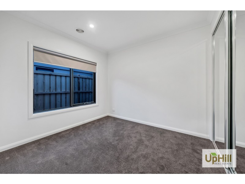 6 Observatory Street, Clyde North VIC 3978
