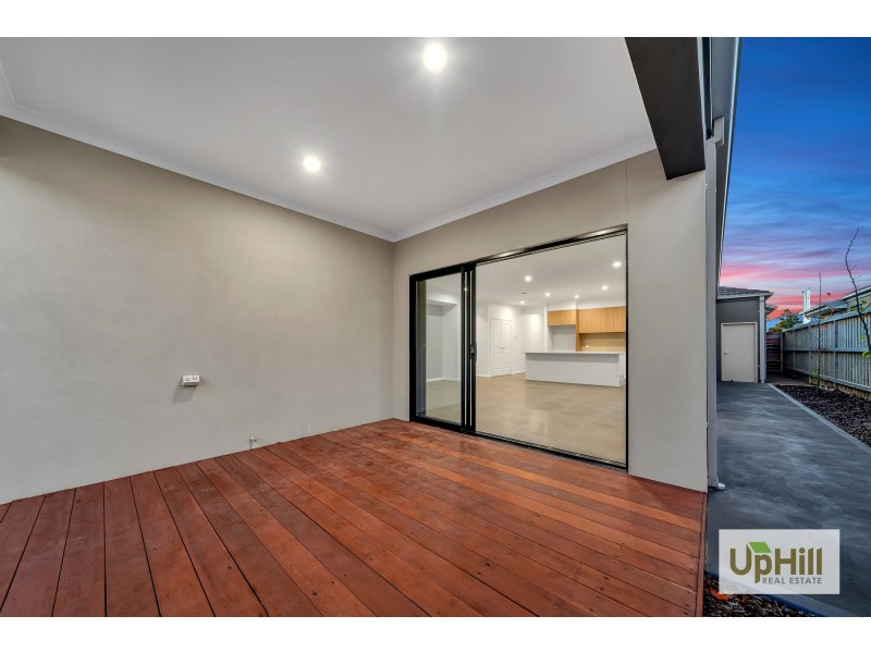 6 Observatory Street, Clyde North VIC 3978
