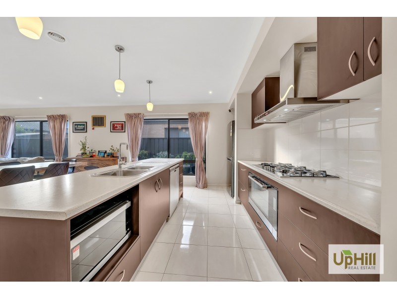 47 Burford Way, Cranbourne North VIC 3977