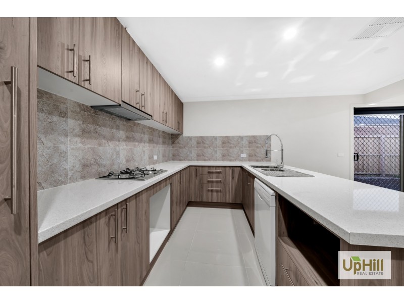 2D Henry street, Pakenham VIC 3810