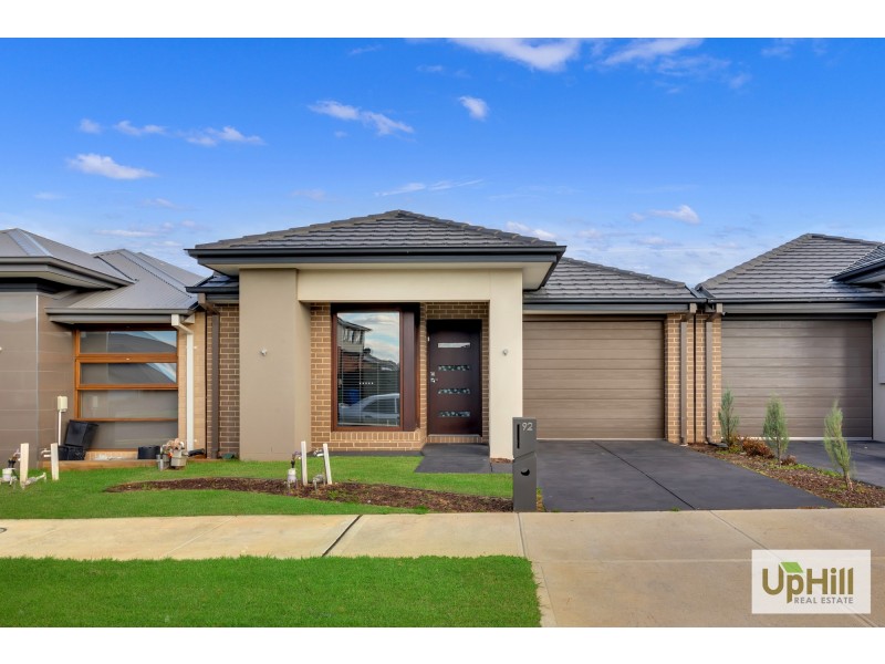 92 Glenrose Boulevard, Clyde North VIC 3978