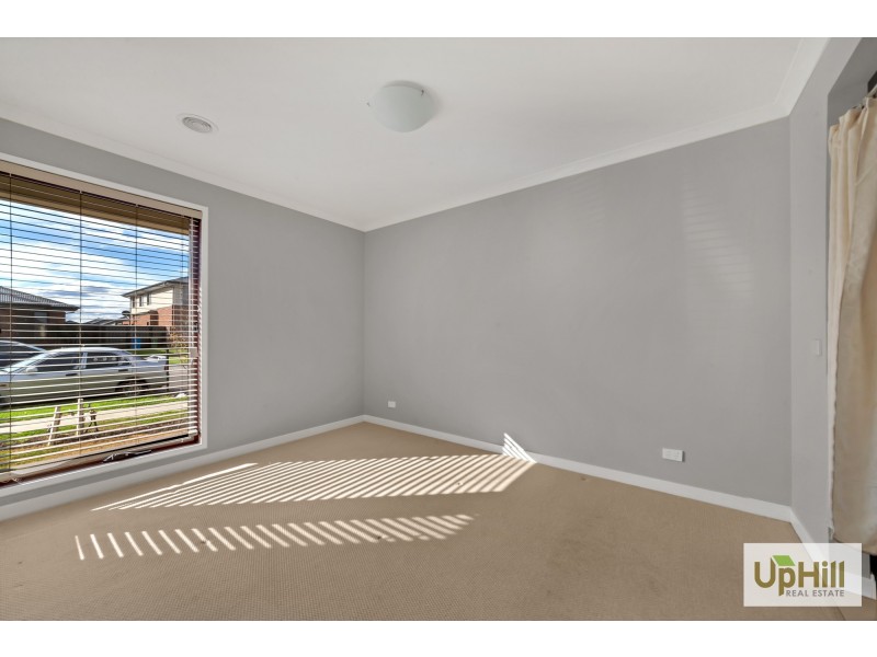 92 Glenrose Boulevard, Clyde North VIC 3978