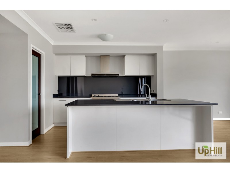 92 Glenrose Boulevard, Clyde North VIC 3978