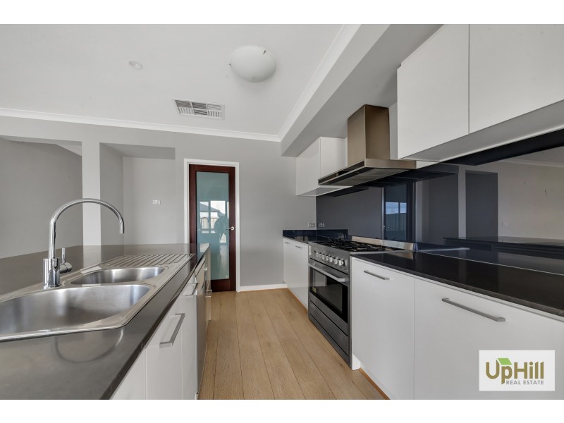 92 Glenrose Boulevard, Clyde North VIC 3978