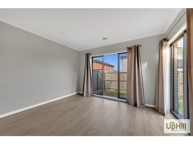 92 Glenrose Boulevard, Clyde North VIC 3978