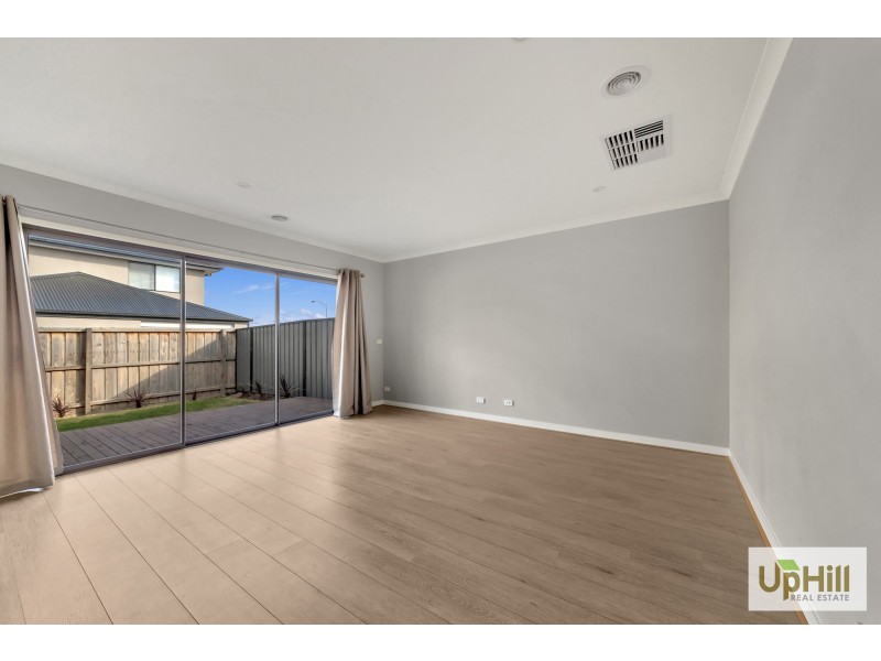 92 Glenrose Boulevard, Clyde North VIC 3978