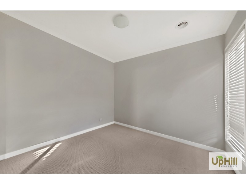 92 Glenrose Boulevard, Clyde North VIC 3978