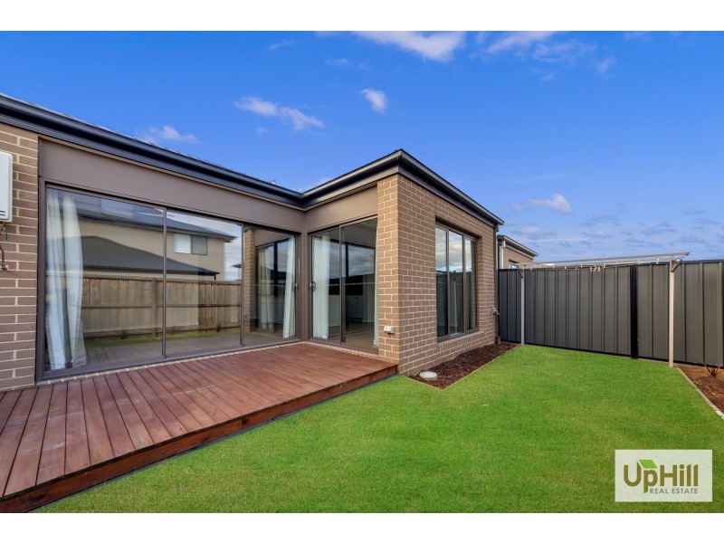 92 Glenrose Boulevard, Clyde North VIC 3978