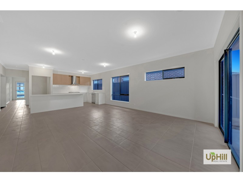 15 JUBILEE ROAD, Clyde VIC 3978