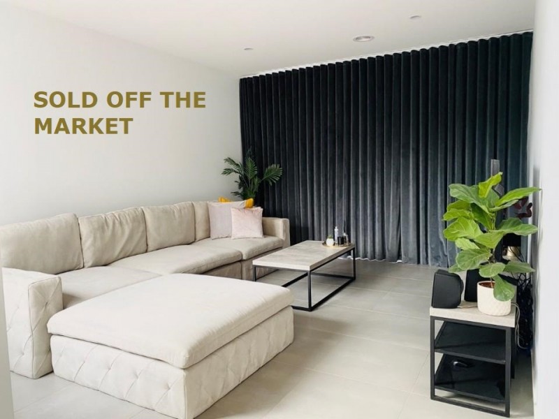 8 HOOSIER ROAD, Clyde North VIC 3978