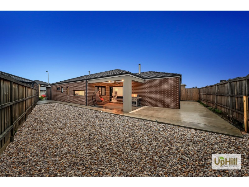 8 Clovis Ave, Clyde North VIC 3978